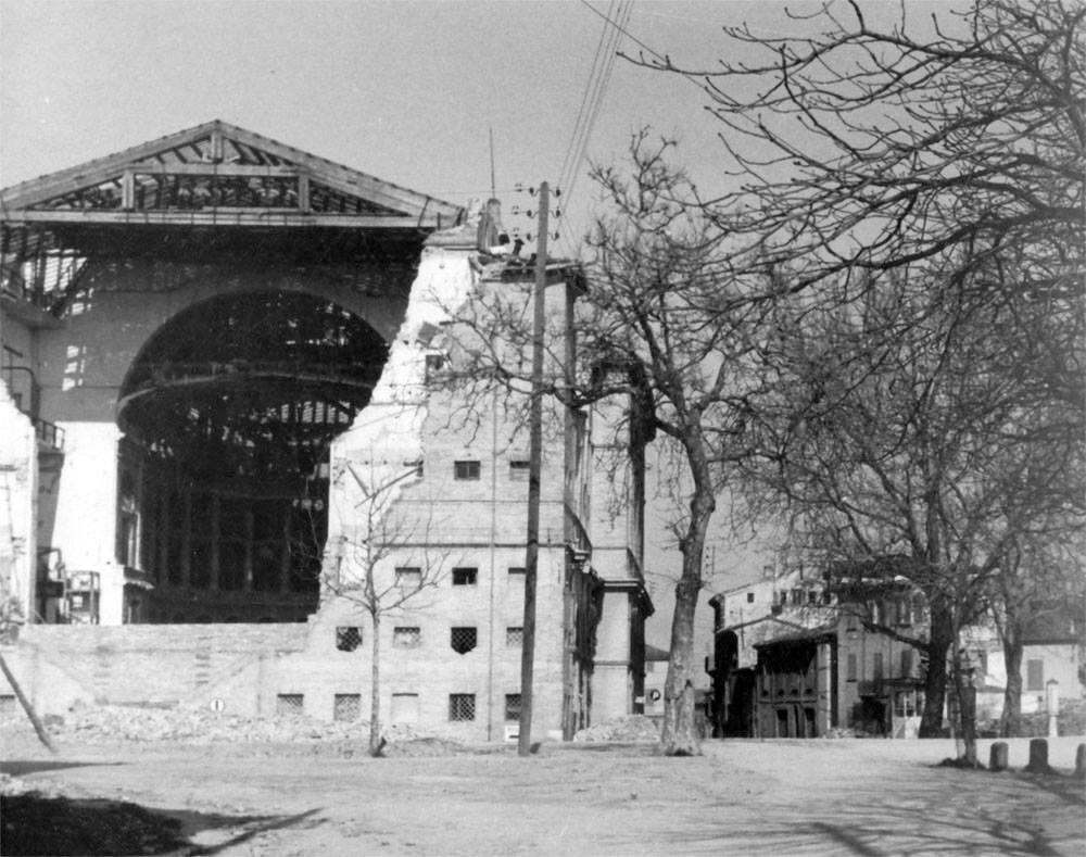 Resti Teatro Galli dopo i bombardamenti del 1943
