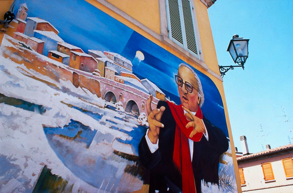 Le case a schiera del Borgo San Giuliano viste dal Porto Canale di Rimini