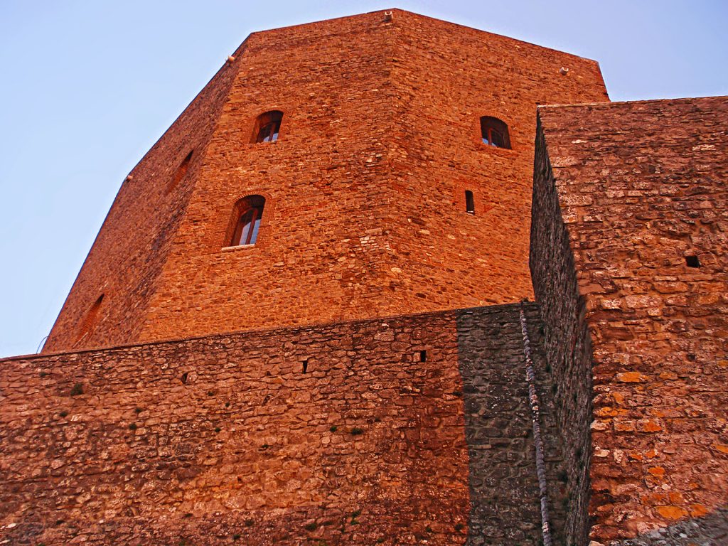 La Rocca di Montefiore Conca, castello medievale dei Malatesta nella Valconca, provincia di Rimini