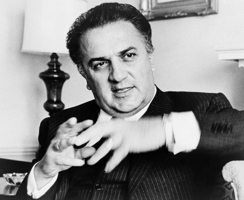 Federico Fellini — ritratto storico (dominio pubblico, Wikimedia Commons)