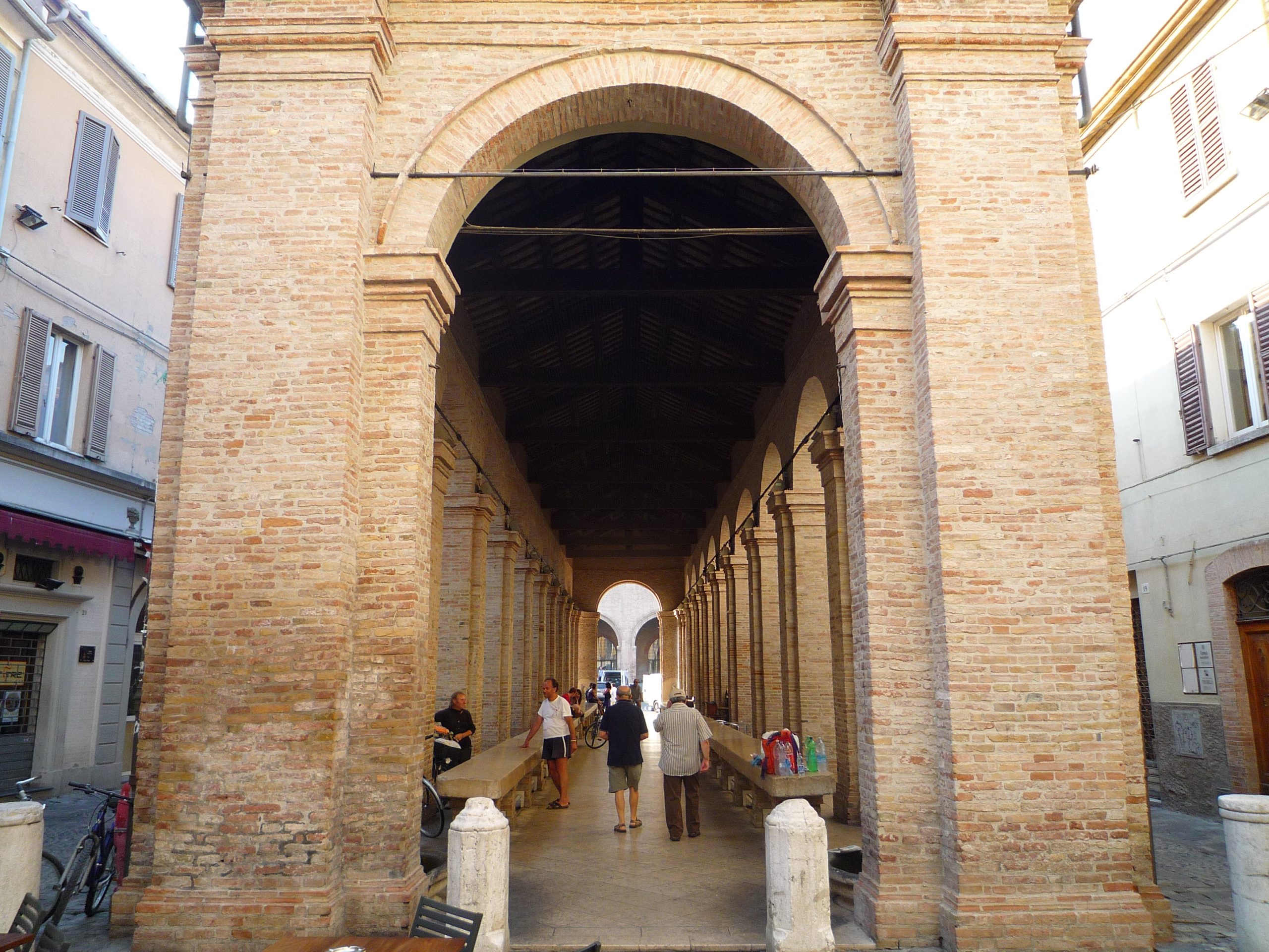 Loggia e banchi della Vecchia Pescheria di Rimini